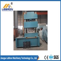 Highway corrugated steel guardrail roll forming machine 2018 new type roll forming machine made in China