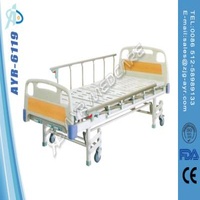 Triple Shakes Metal Manual Mechanical Hospital Patient Bed With Aluminum Handrails