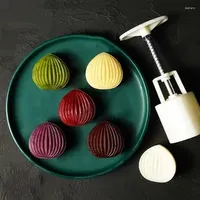 Baking Tools Chestnut Flower Shape Moon Cake Mould Hand Pressure Cookies Cutter Exquisite Blossom Pastry Tool Maker Bath Bombs Pres